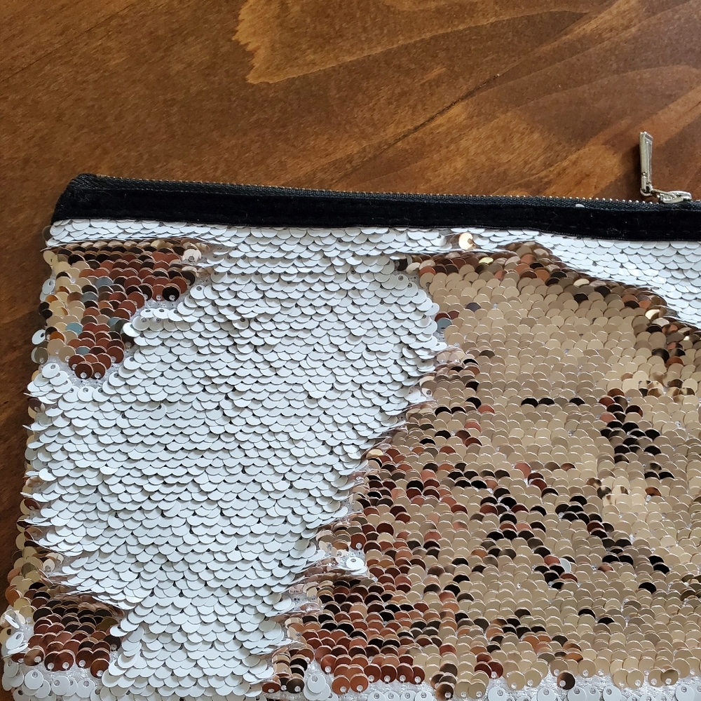 beautiful CRAZY Reversible Sequins Makeup Bag - Picture 13 of 15